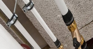 Замена труб водоснабжения в квартире: цена от 2116 руб. - СантехДомЧрх